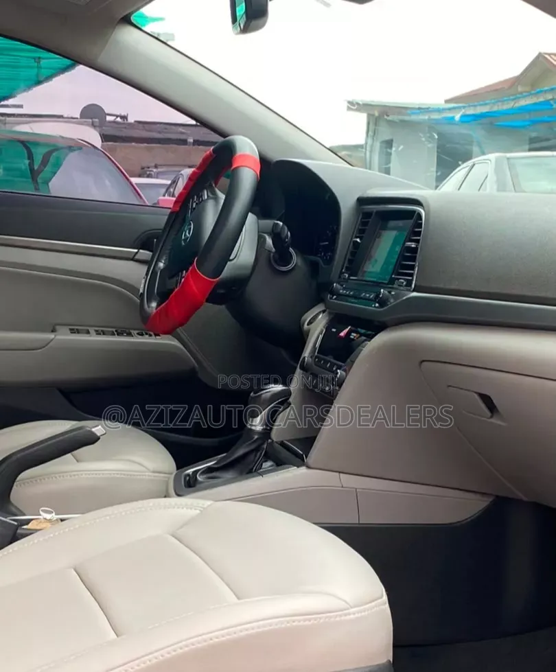 Hyundai Elantra Limited Sedan FWD (2.0L 4cyl 6A) 2017 Red