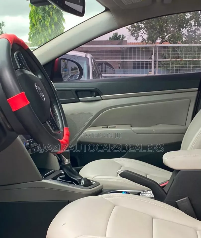 Hyundai Elantra Limited Sedan FWD (2.0L 4cyl 6A) 2017 Red