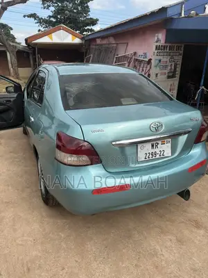 Toyota Yaris 2010 Green