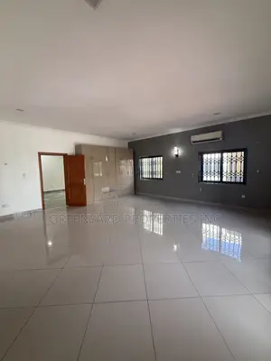 3bdrm House in A&C Mall, East Legon for rent