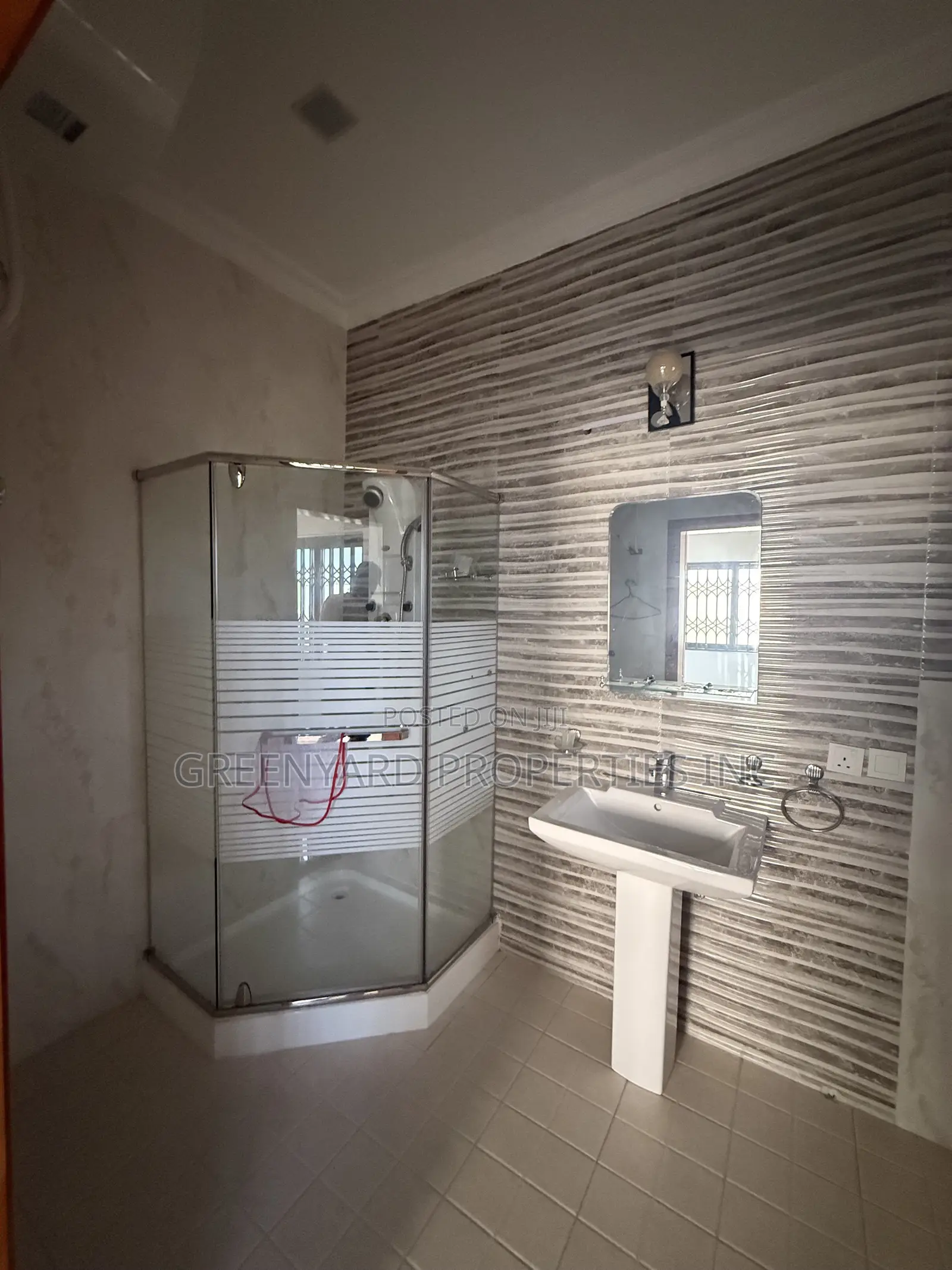 3bdrm House in A&C Mall, East Legon for rent