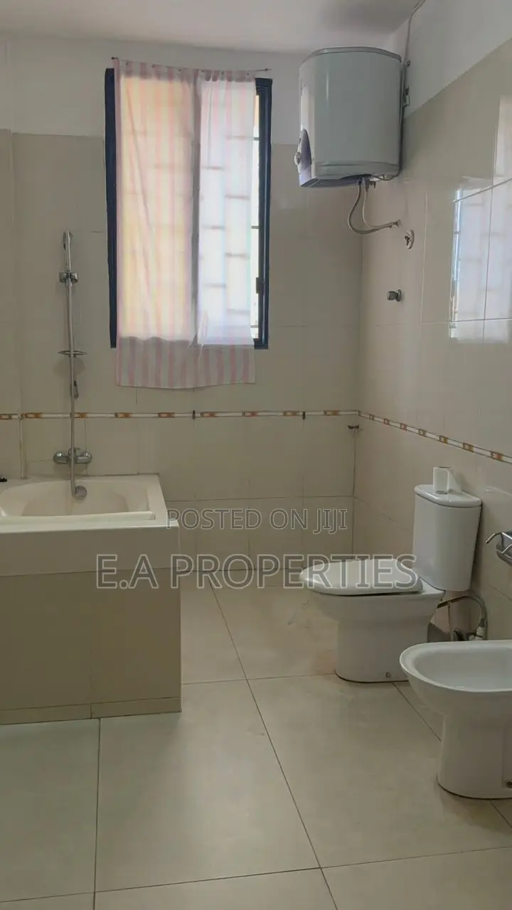 6bdrm House in Ea Properties, North Ridge for sale
