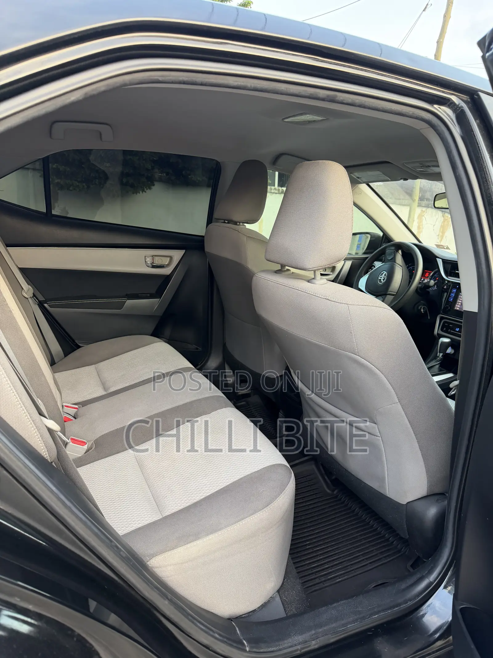 Toyota Corolla LE (1.8L 4cyl 2A) 2018 Black