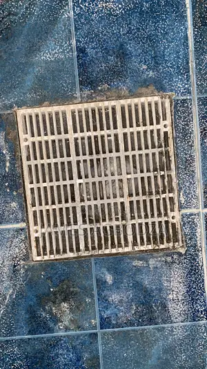 Good Professional Pool Tilling Master