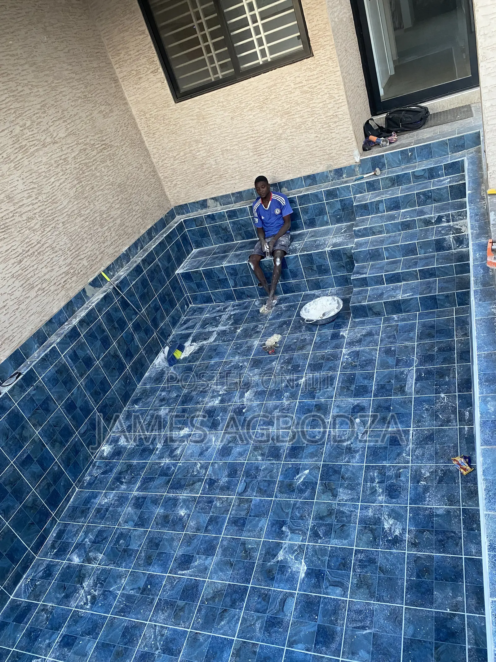Good Professional Pool Tilling Master