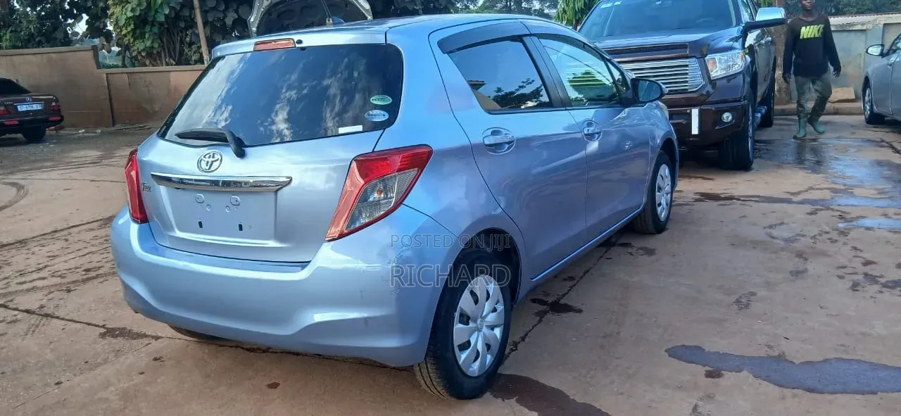 Toyota Vitz 1.3 FWD 5dr 2012 Blue