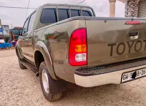 Toyota Hilux 2010 Silver