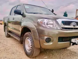 Toyota Hilux 2010 Silver