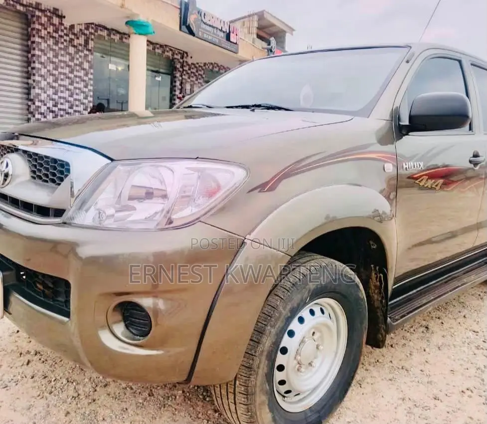 Toyota Hilux 2010 Silver