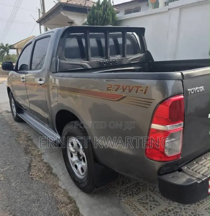 Toyota Hilux 2011 Gray