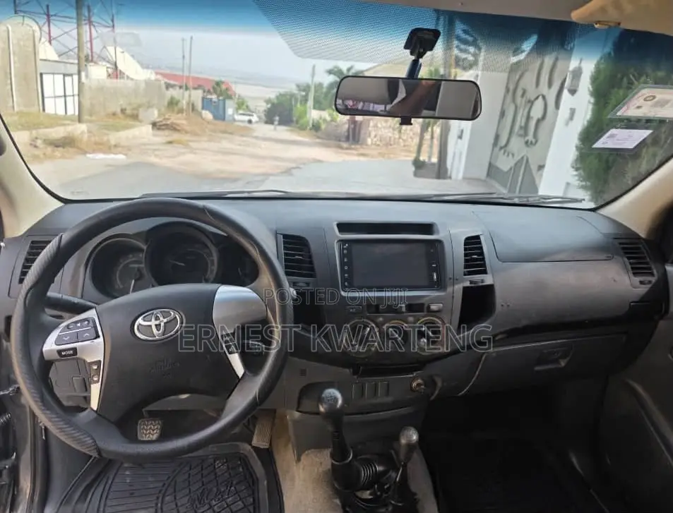 Toyota Hilux 2011 Gray