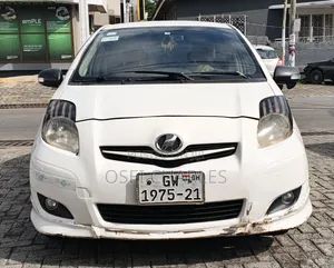 Toyota Vitz 1.0 FWD 3dr 2009 White