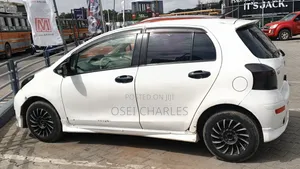 Toyota Vitz 1.0 FWD 3dr 2009 White