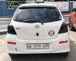 Toyota Vitz 1.0 FWD 3dr 2009 White