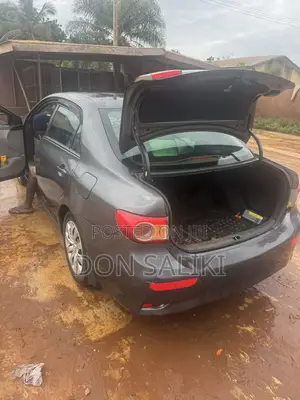 Toyota Corolla LE 4dr Sedan (1.8L 4cyl 4A) 2013 Gray