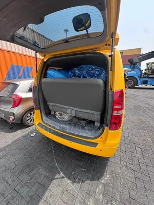 Hyundai Starex 2017 Yellow