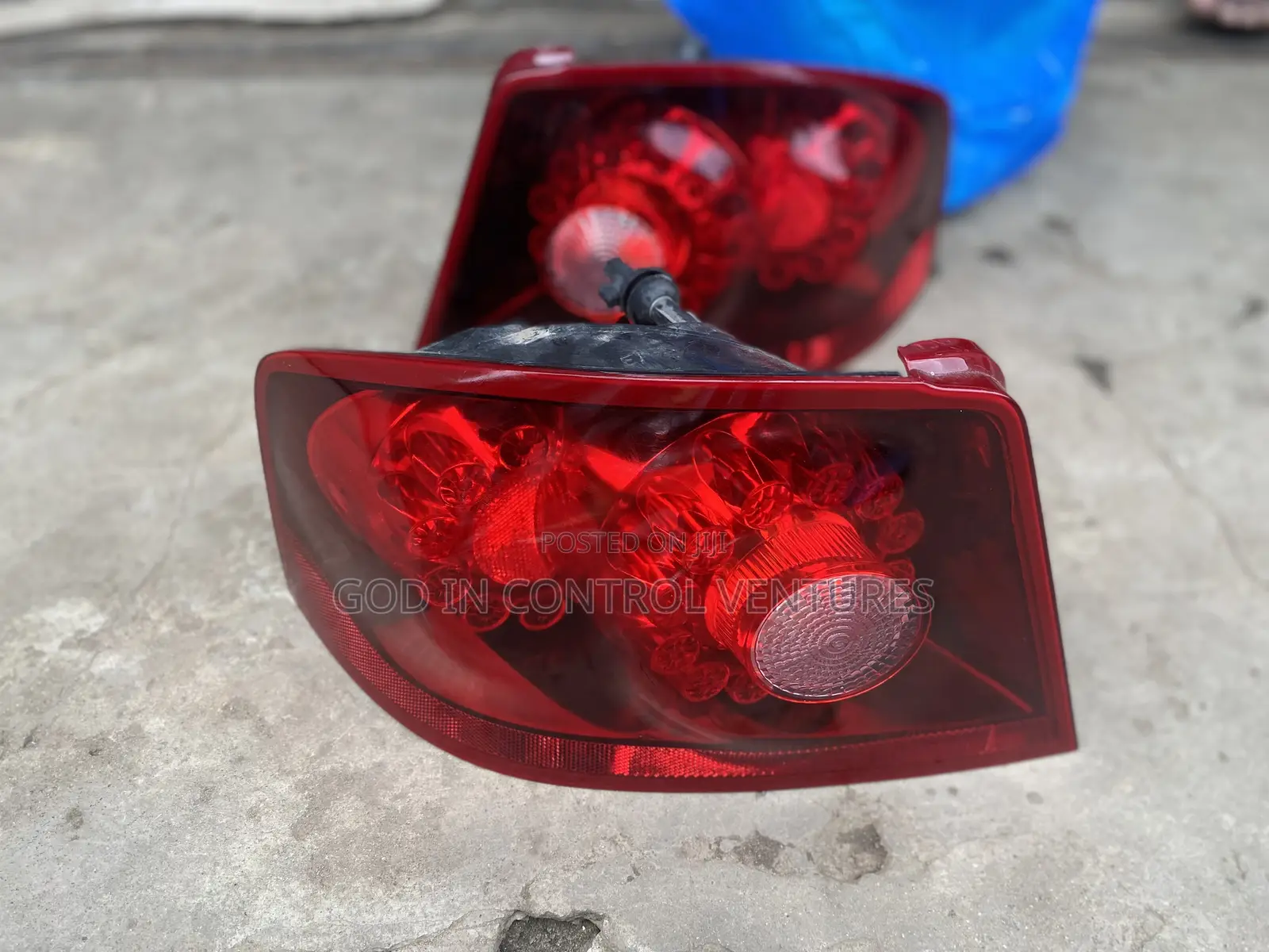 Dodge Avenger 2012 Tail Light Pair