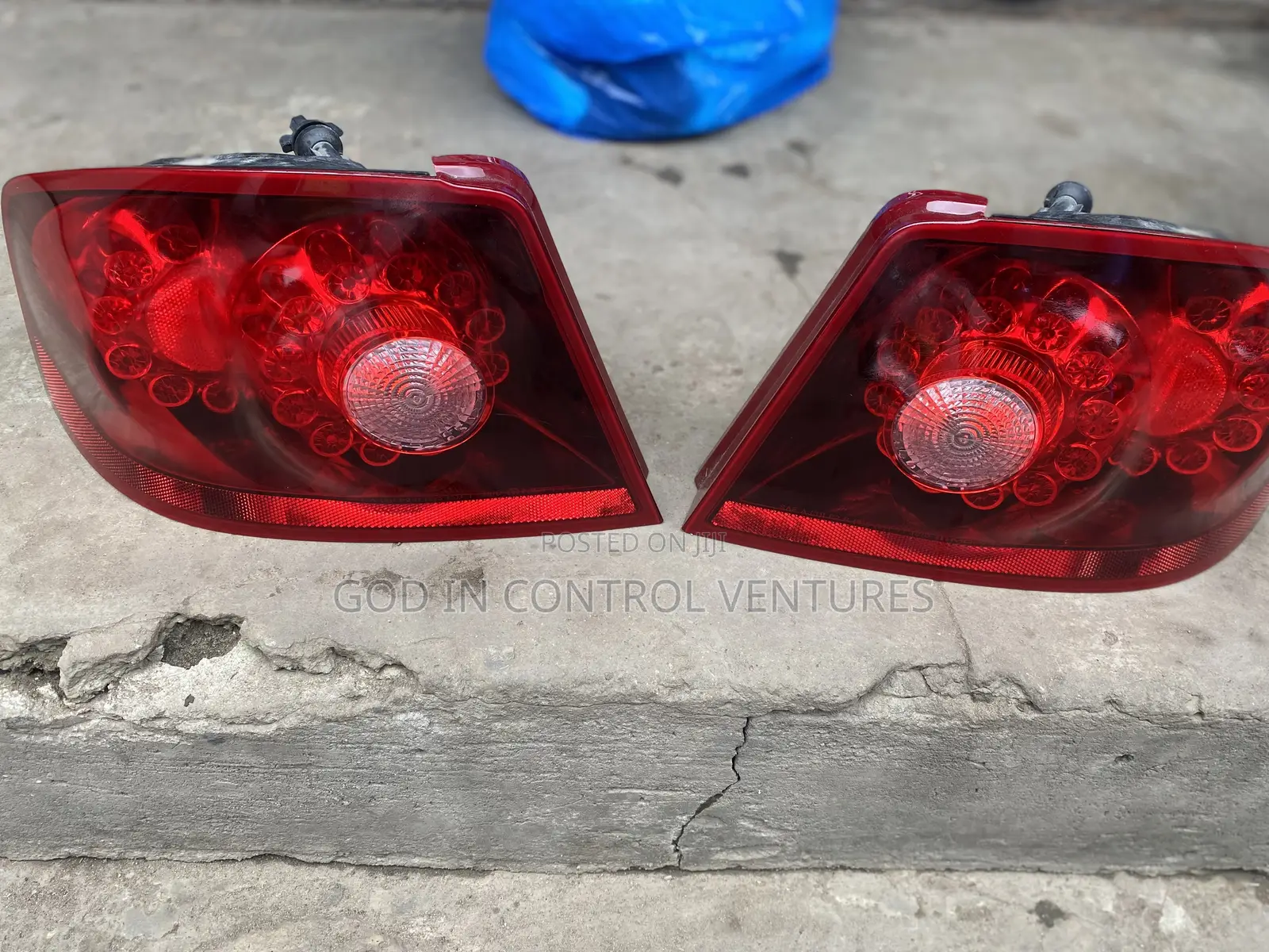 Dodge Avenger 2012 Tail Light Pair