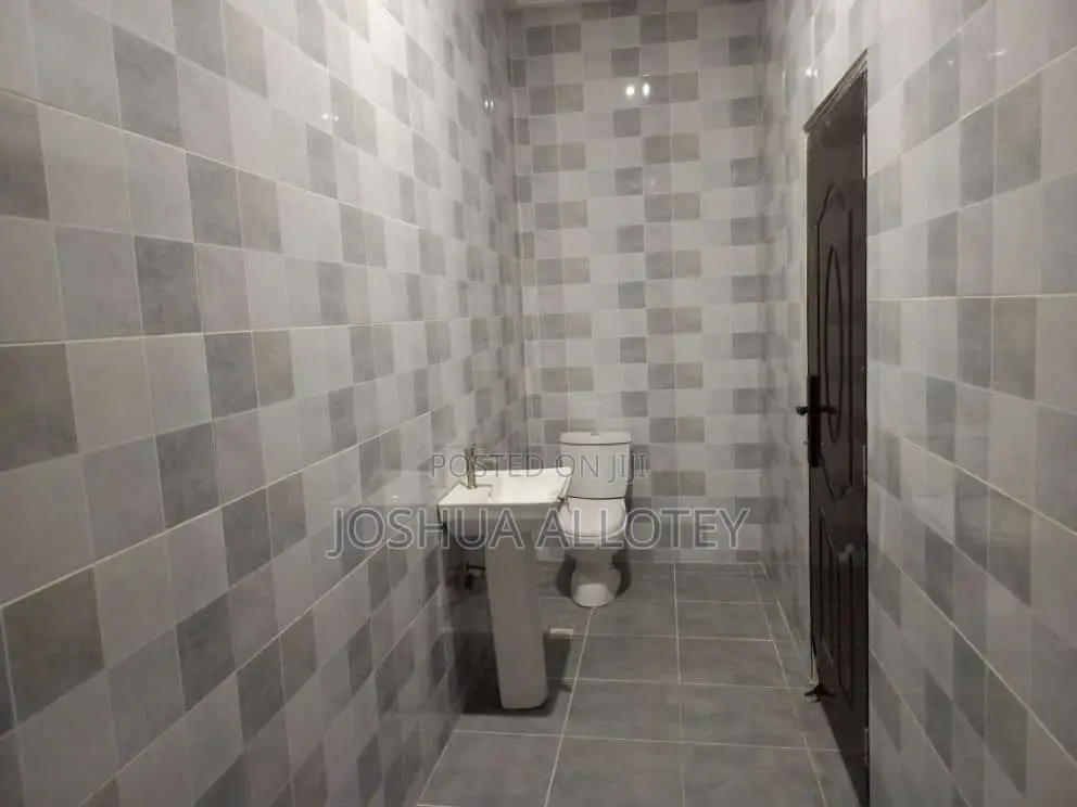 7bdrm Mansion in Awutu Senya East Municipal for sale