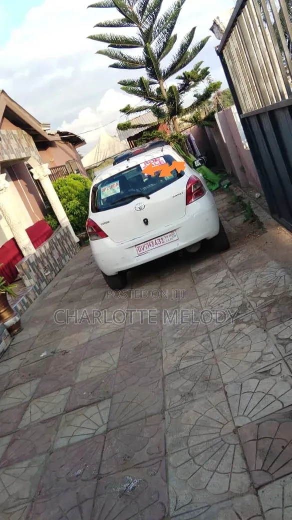Toyota Yaris Base Hatchback 3dr 2010 White