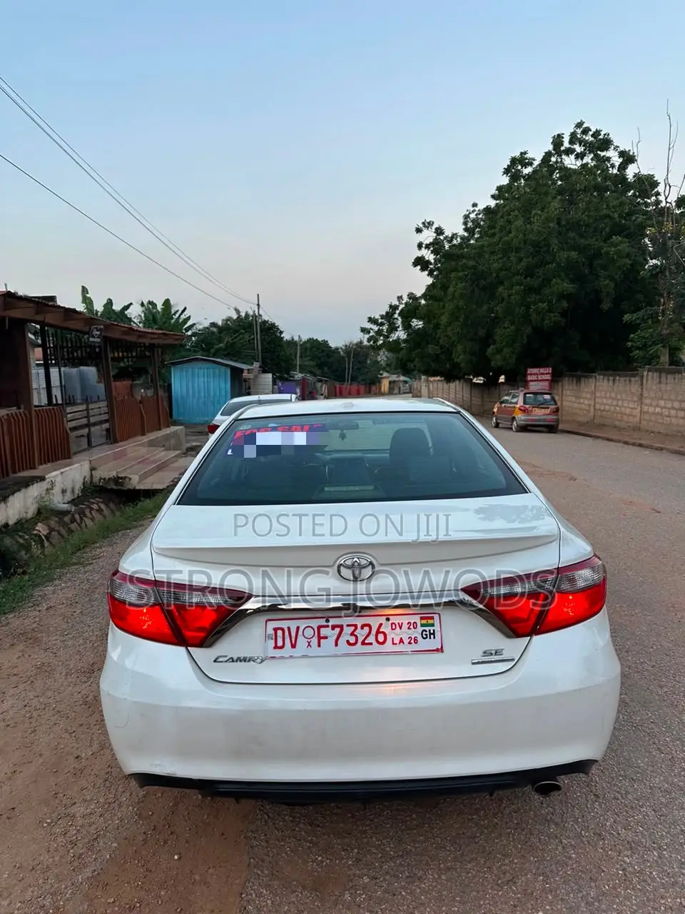Toyota Camry SE FWD (2.5L 4cyl 8AM) 2018 White