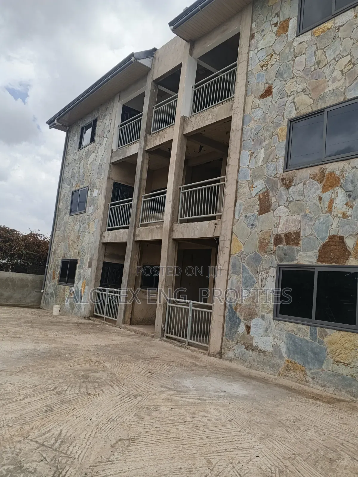 1bdrm Apartment in Adenta Amanfro, Frafraha for rent