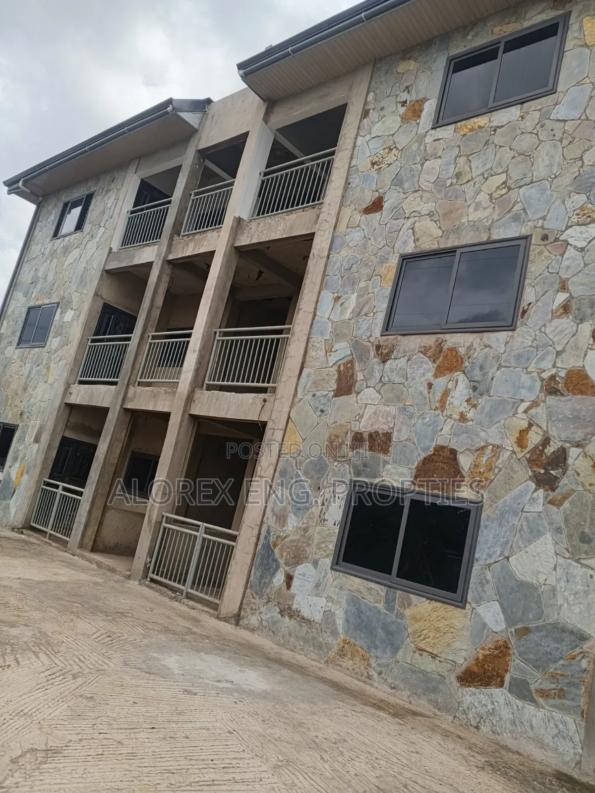 1bdrm Apartment in Adenta Amanfro, Frafraha for rent