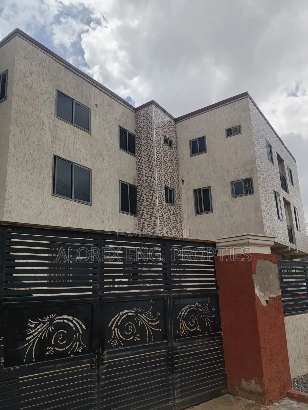 2bdrm Apartment in Adenta Amanfro, Frafraha for rent