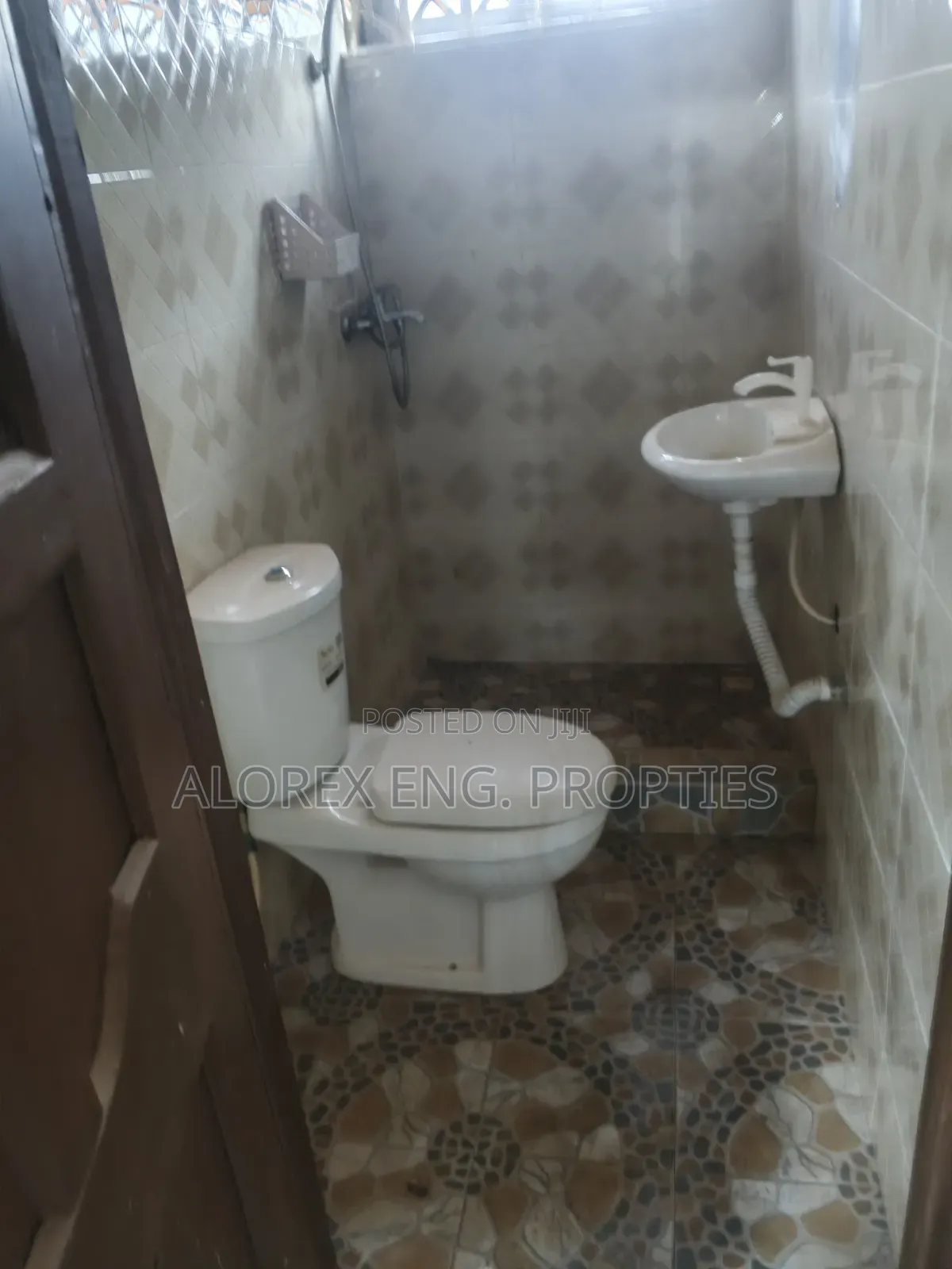 2bdrm Apartment in Adenta Amanfro, Frafraha for rent