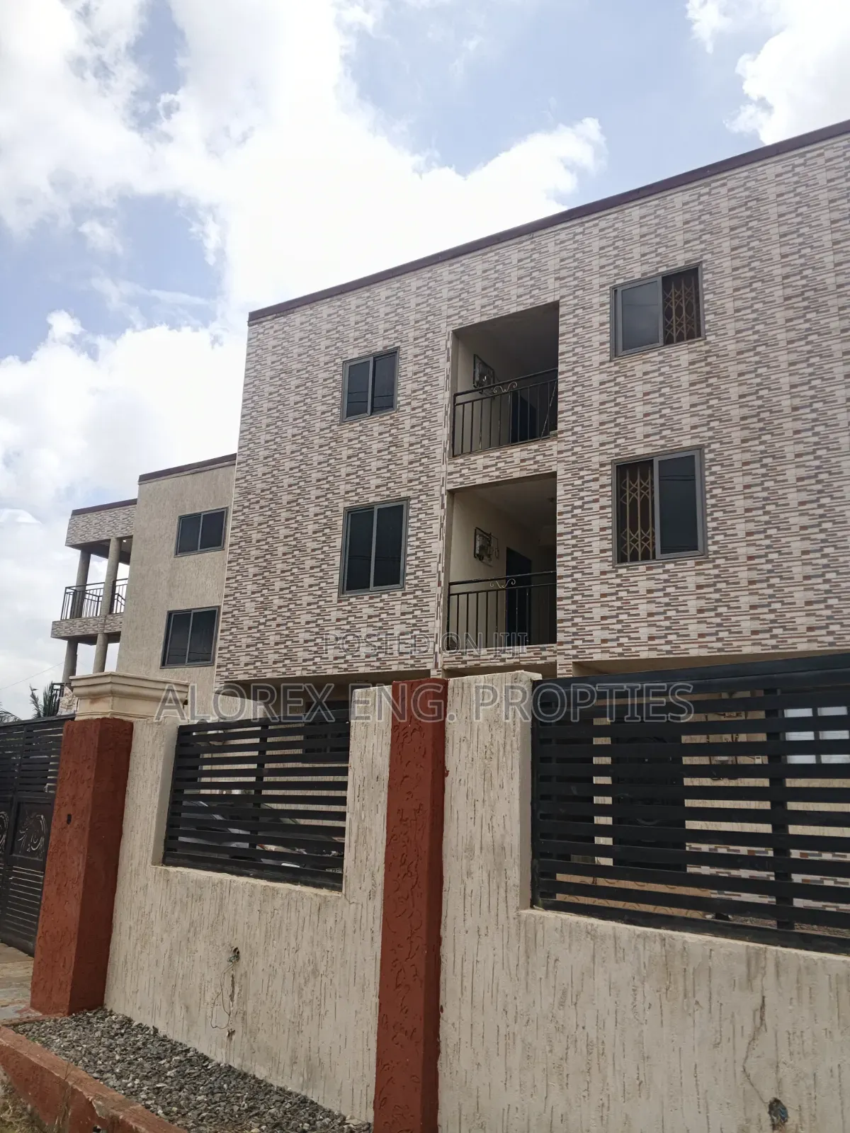2bdrm Apartment in Adenta Amanfro, Frafraha for rent