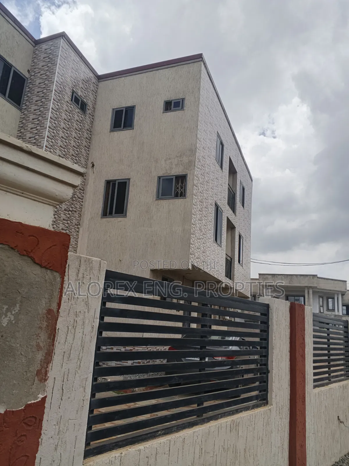 2bdrm Apartment in Adenta Amanfro, Frafraha for rent