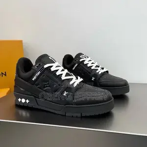 Original Louis Vuitton Trainer Black in Varieties