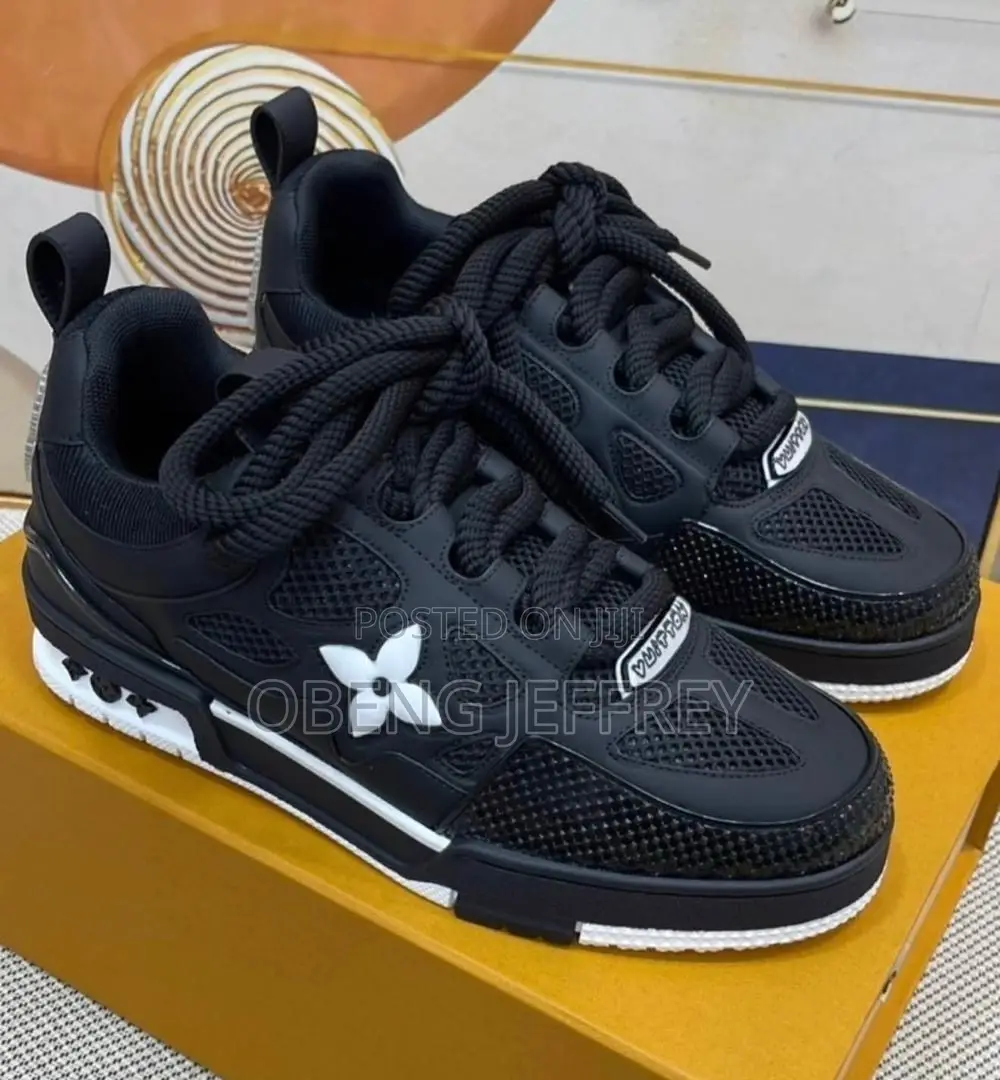 Original Louis Vuitton Trainer Black in Varieties