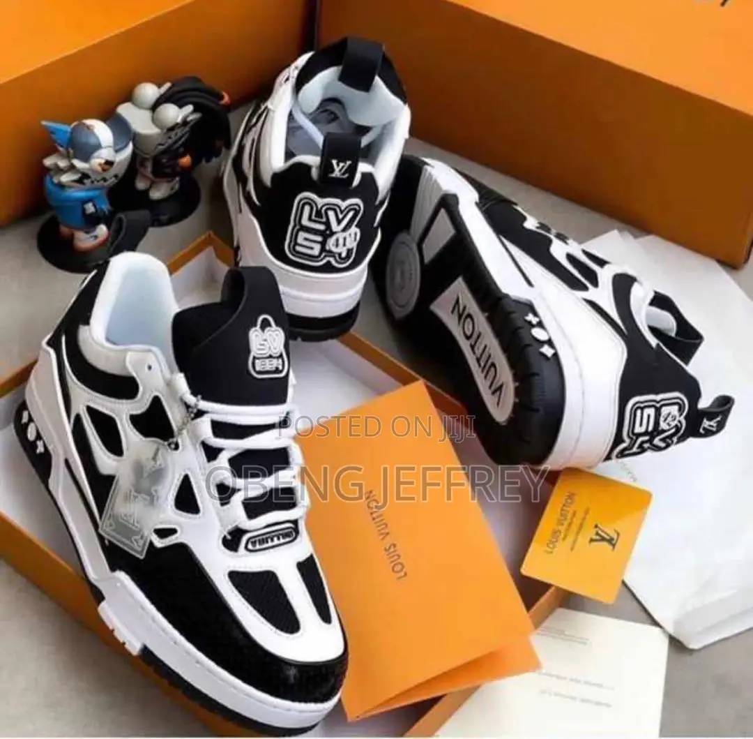Original Louis Vuitton Trainer Black in Varieties