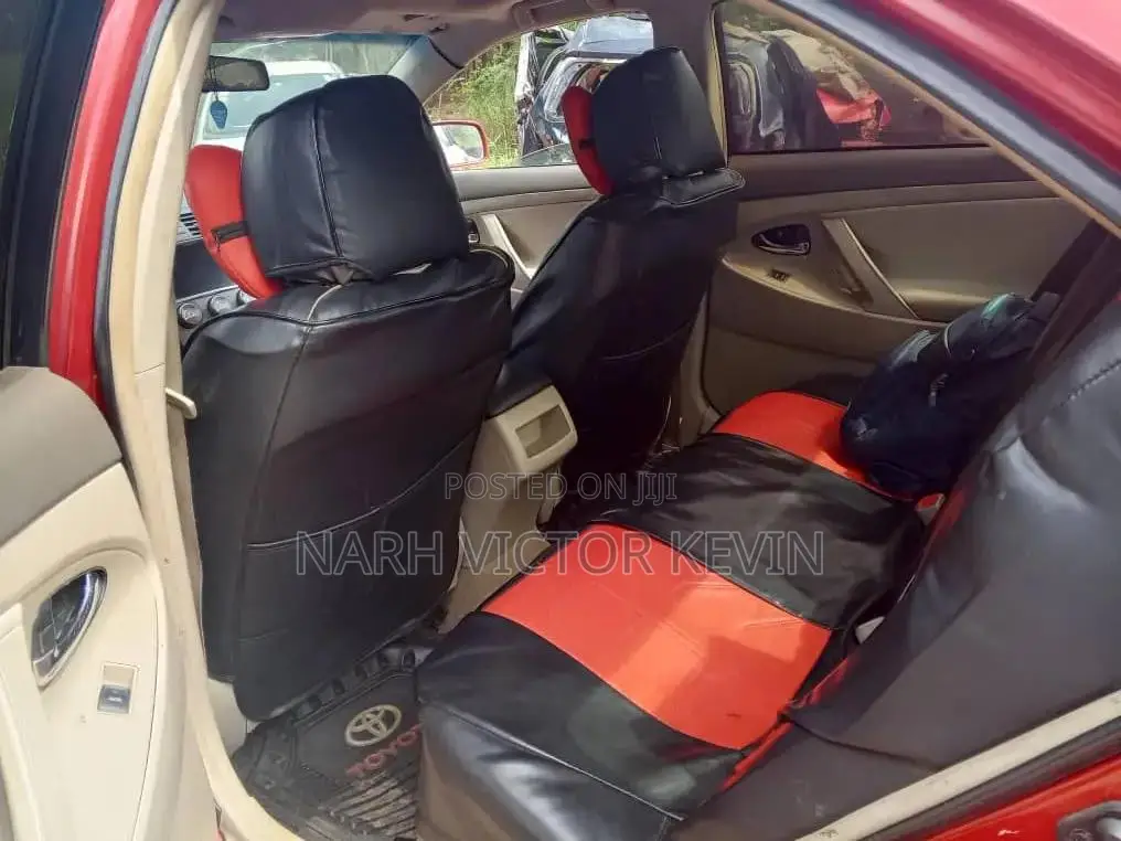 Toyota Camry LE 4dr Sedan (2.5L 4cyl 6A) 2011 Red