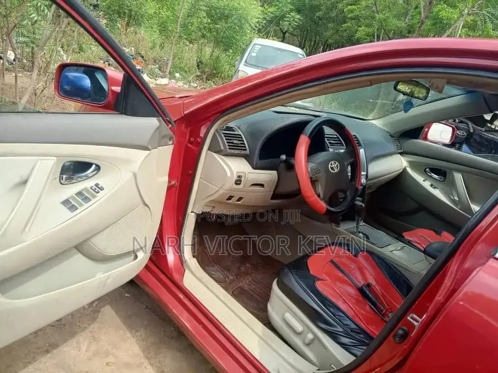 Toyota Camry LE 4dr Sedan (2.5L 4cyl 6A) 2011 Red