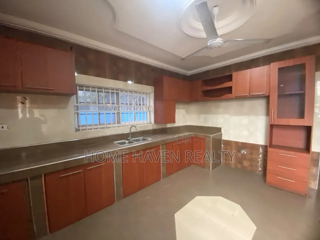 5bdrm House in Haasto Bohye, Papao for sale