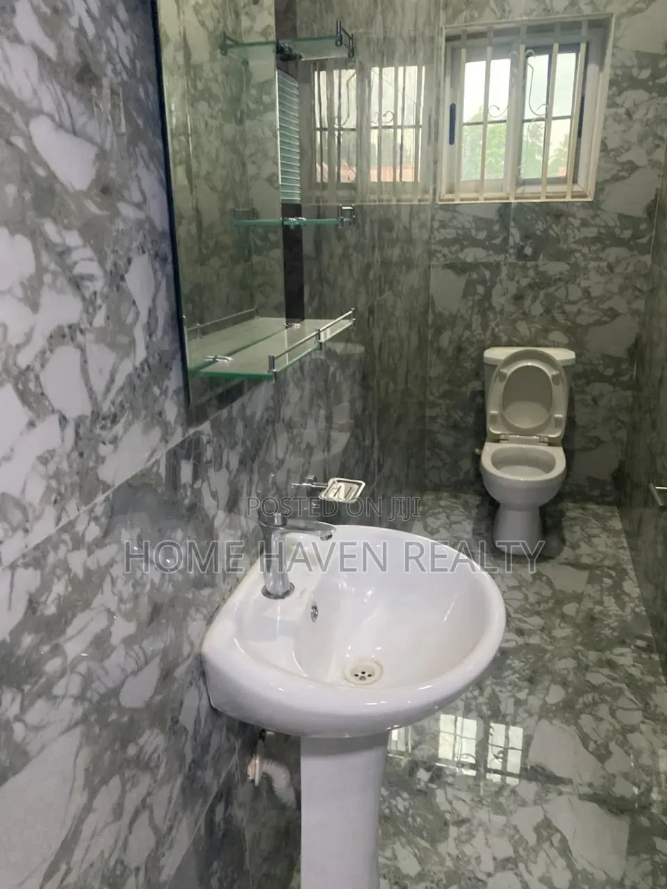 5bdrm House in Haasto Bohye, Papao for sale
