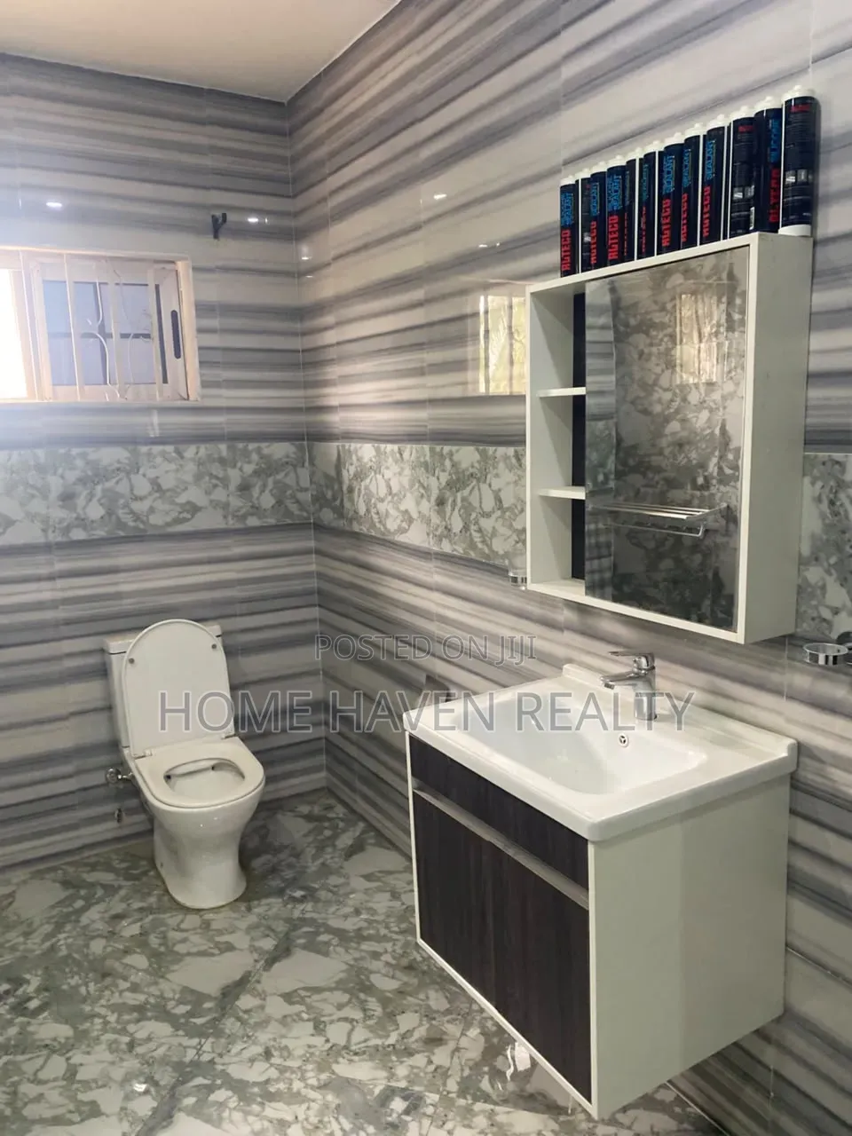 5bdrm House in Haasto Bohye, Papao for sale