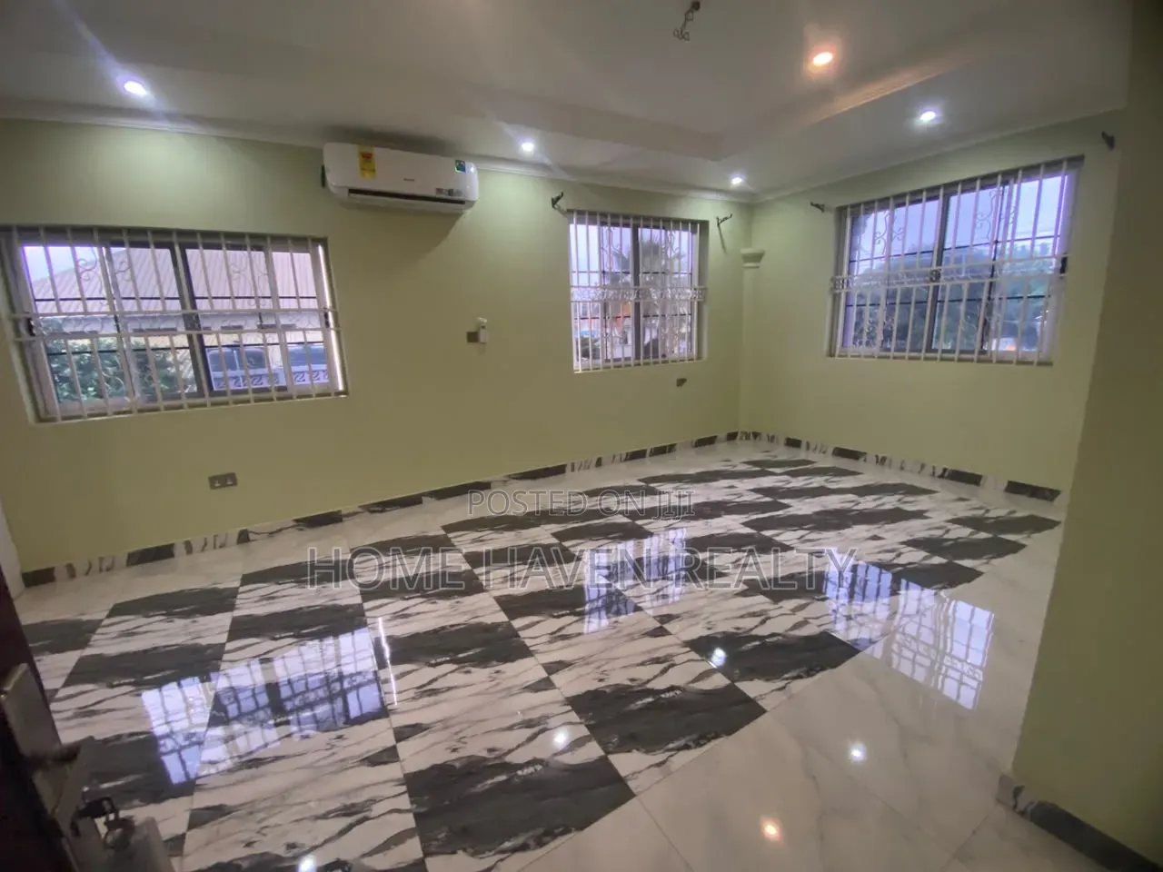 5bdrm House in Haasto Bohye, Papao for sale