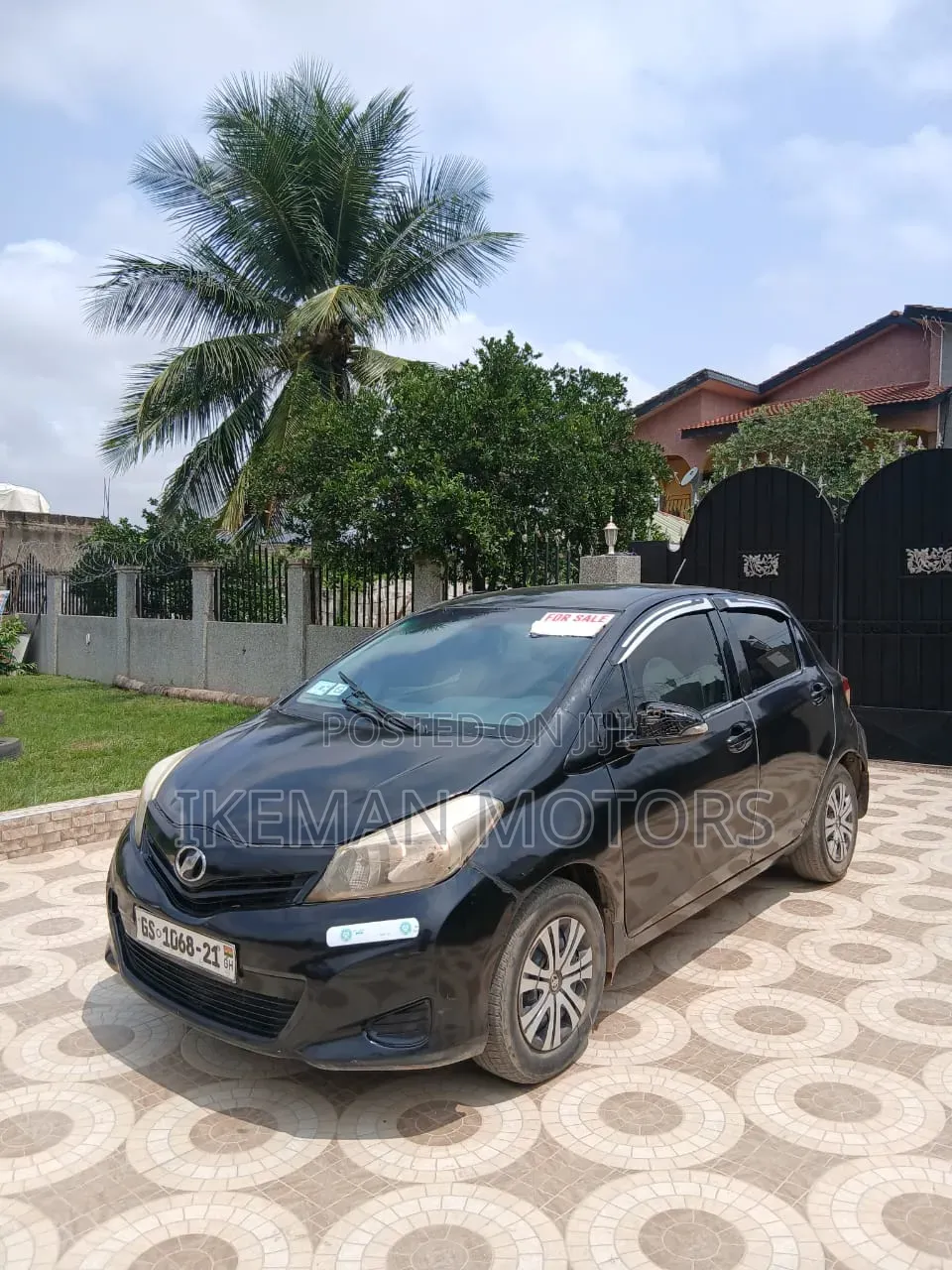 Toyota Vitz 2013 Brown