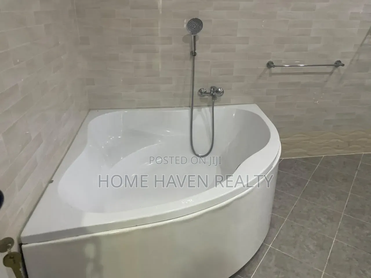 5bdrm House in Haasto Bohye, Papao for sale