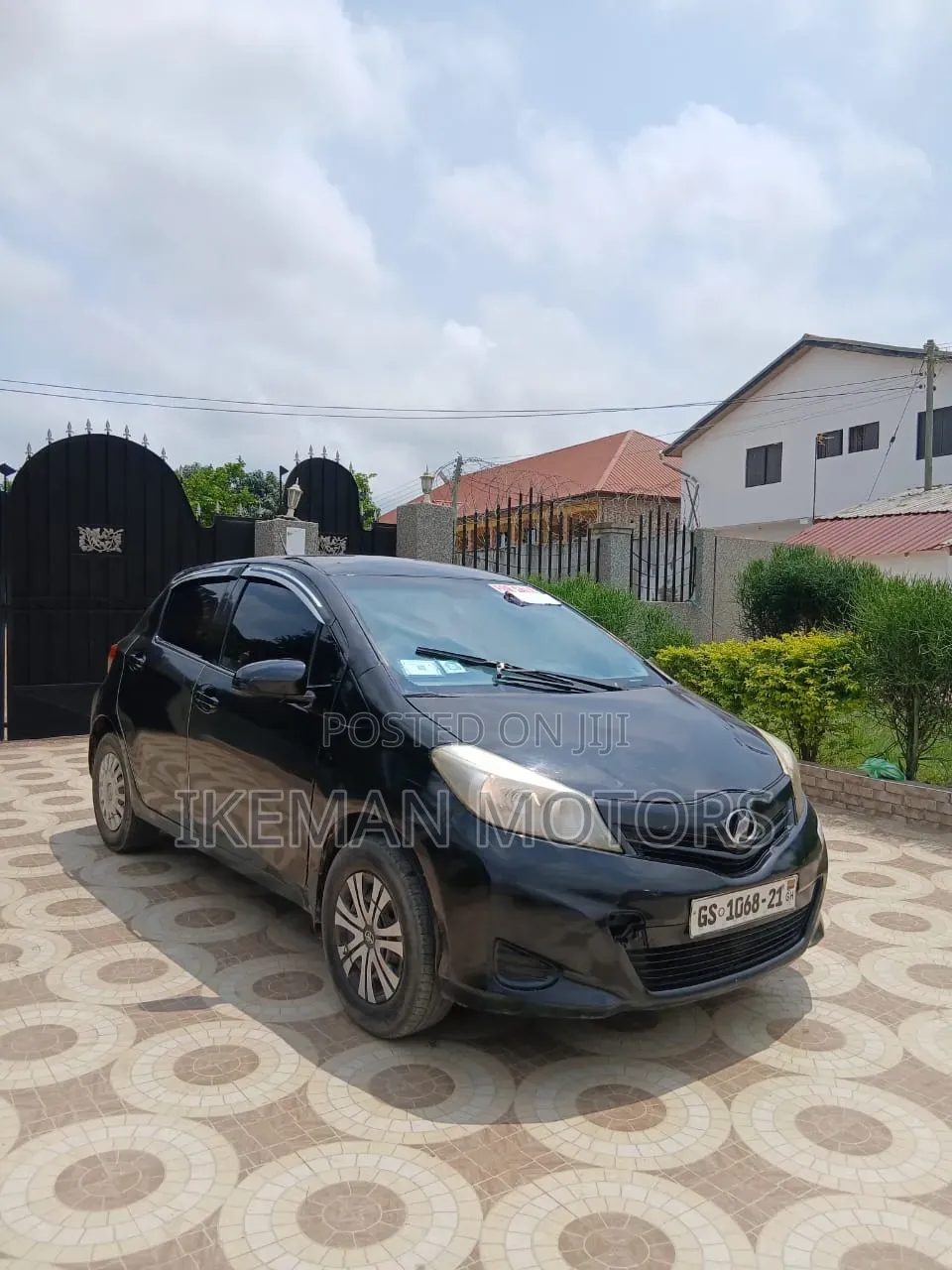 Toyota Vitz 2013 Brown