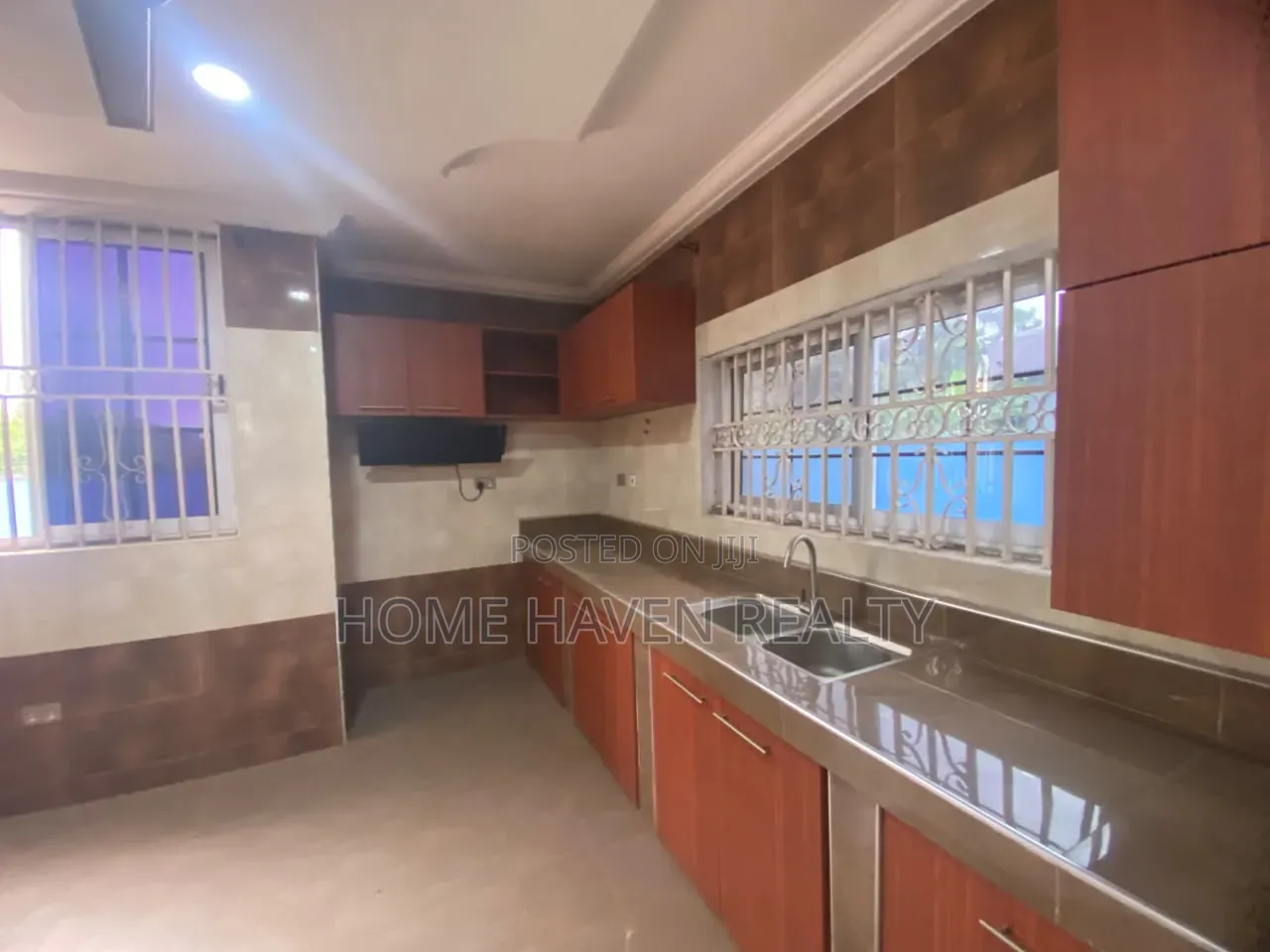 5bdrm House in Haasto Bohye, Papao for sale