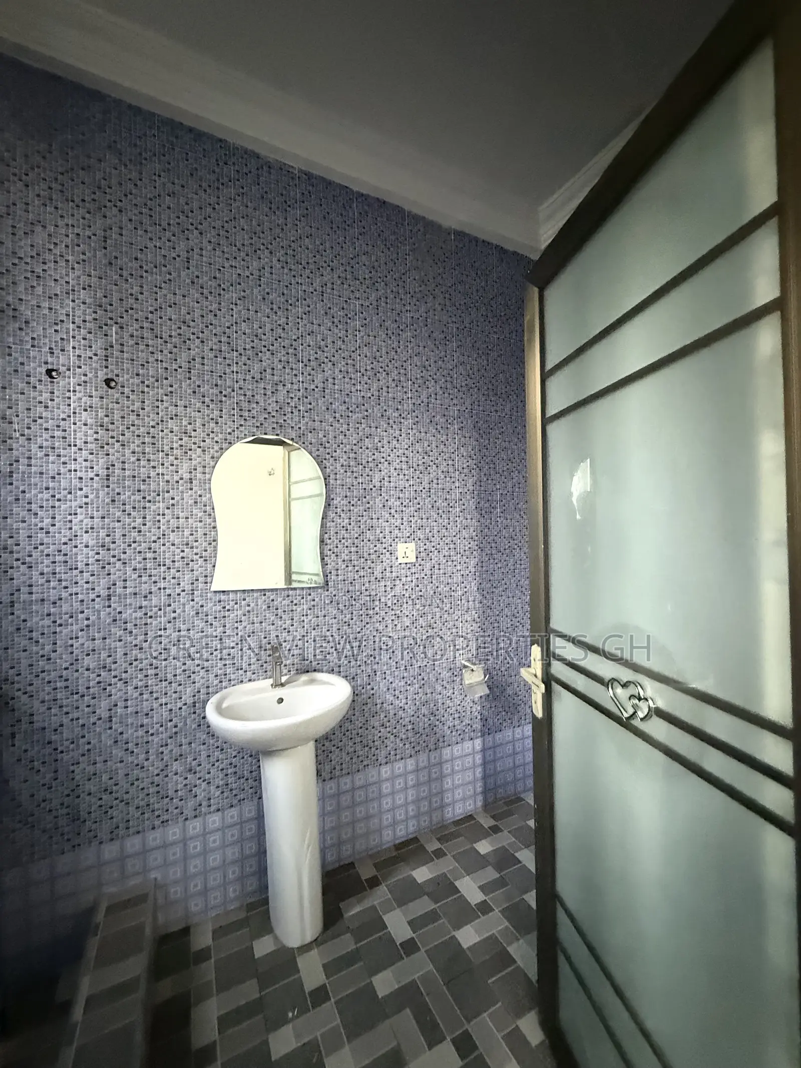 2bdrm Apartment in West Hills Mall Area for rent