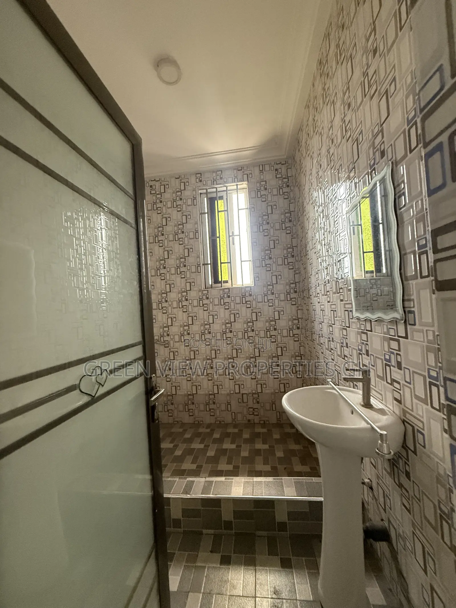2bdrm Apartment in West Hills Mall Area for rent