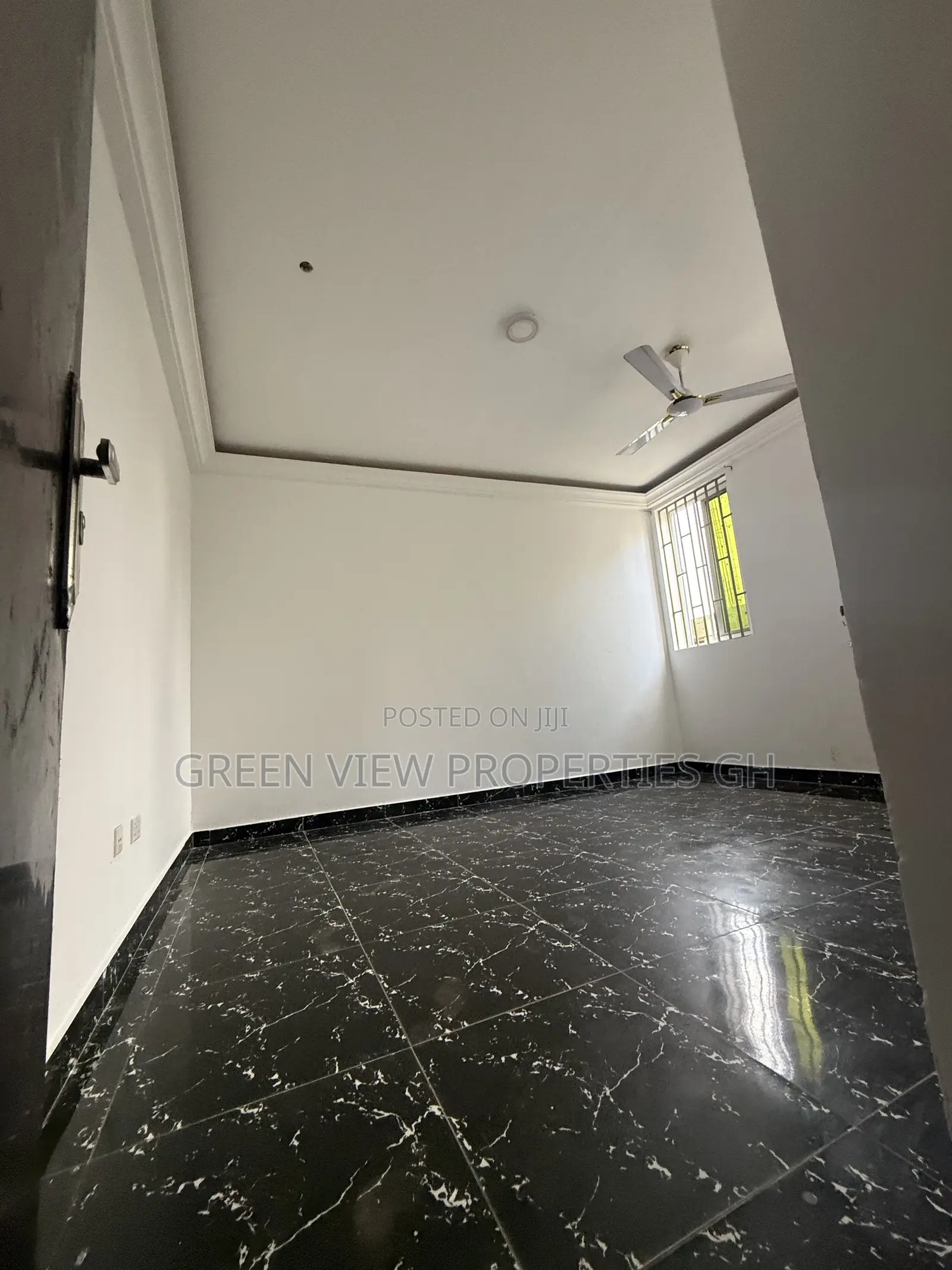 2bdrm Apartment in West Hills Mall Area for rent