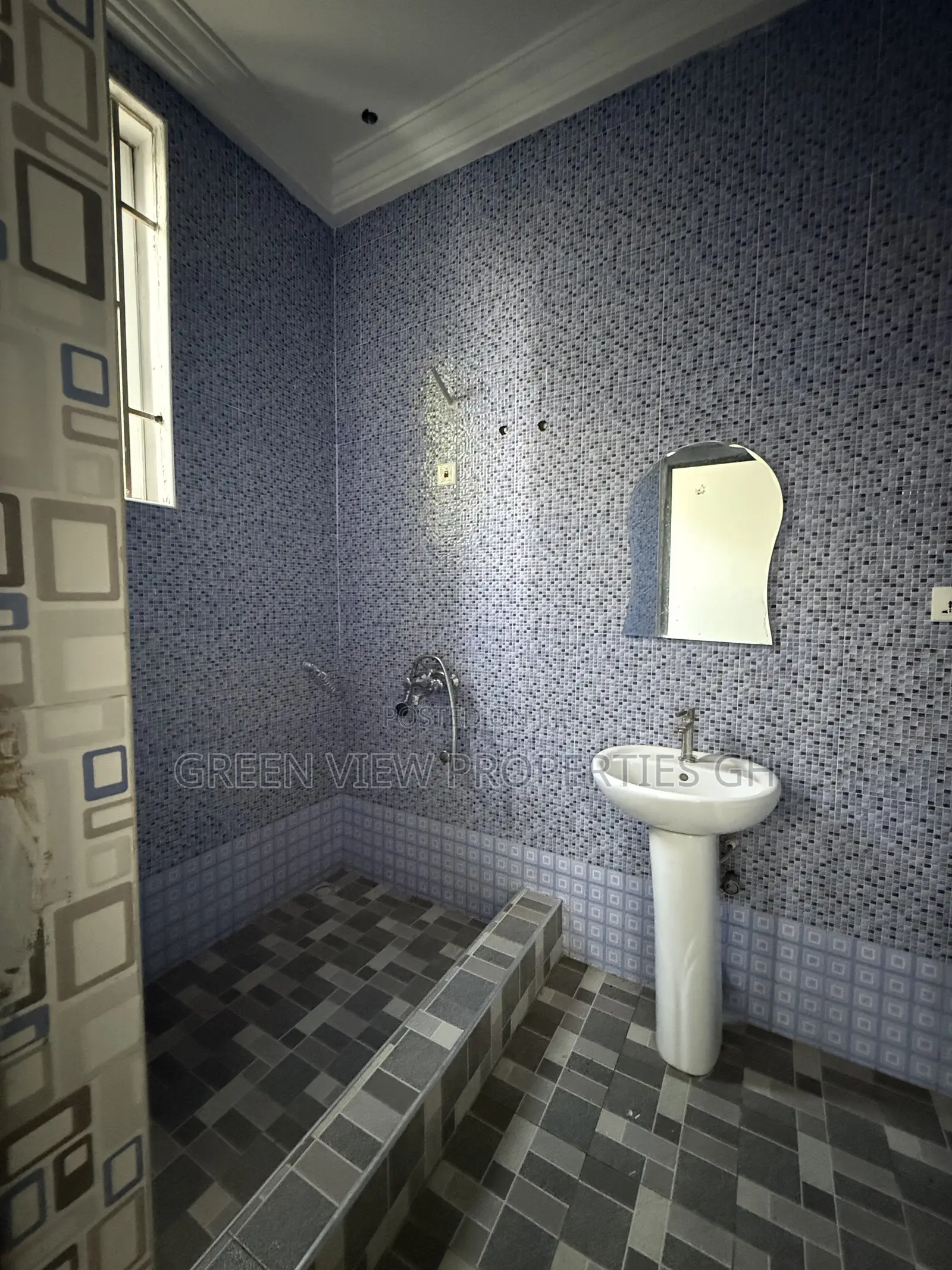 2bdrm Apartment in West Hills Mall Area for rent