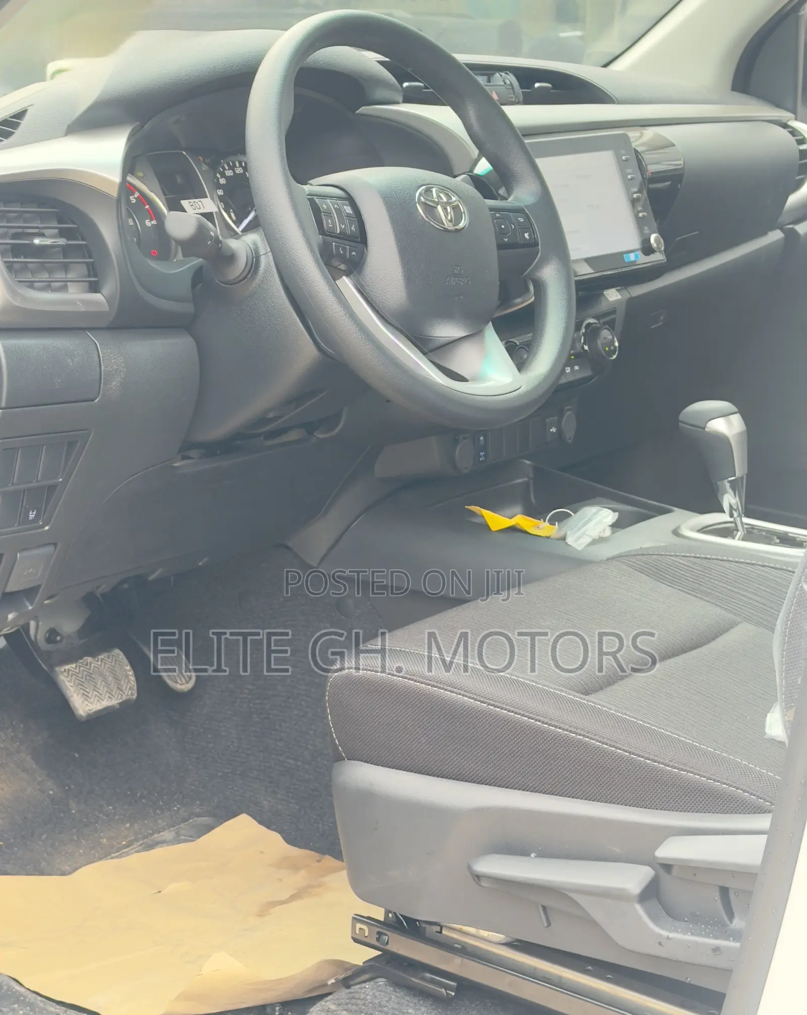 New Toyota Hilux 2025 White