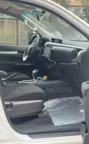 New Toyota Hilux 2025 White